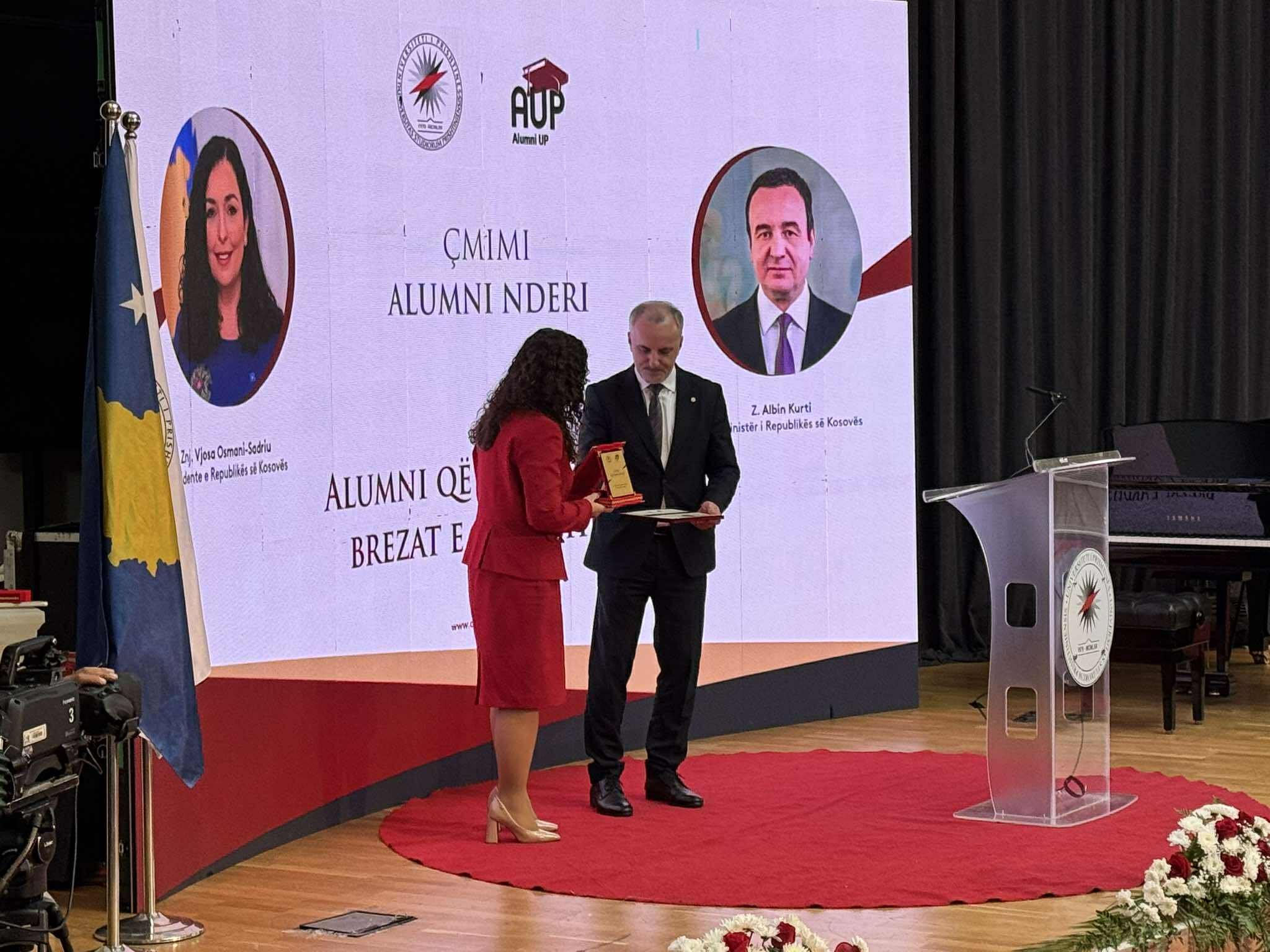 Osmani dhe Kurti pranojnë çmimin “Alumni Nderi” nga UP-ja