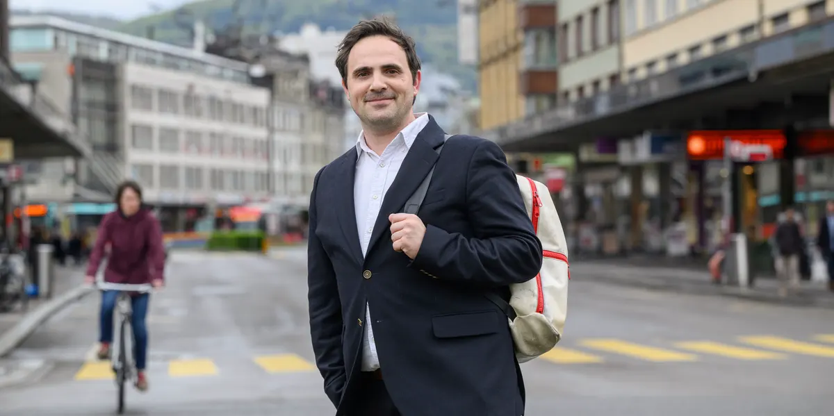 Deputeti shqiptar në Zvicër: Ndarja e 100 eurove nga qeveria teknike është korrupsion!