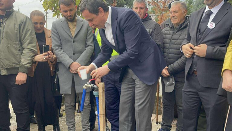 Kurti në përurimin e rrjetit të Ujësjellësit në Lismir të Fushë Kosovës