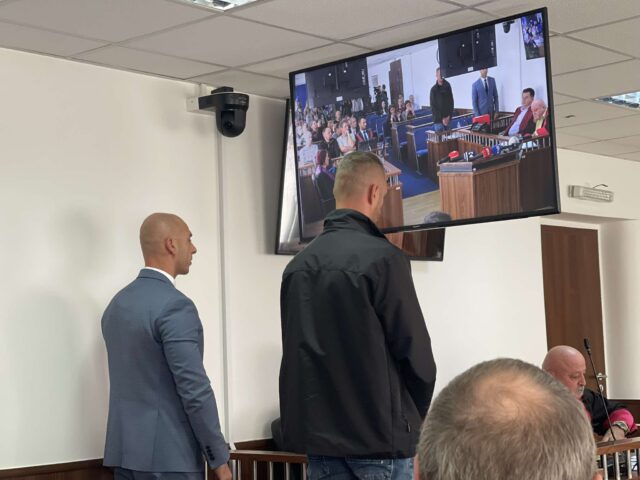 Simiq dhe Vukasinoviq deklarohen të pafajshëm për sulmet ndaj gazetarëve në Leposaviq