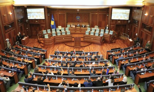 Nenad Rashiq merr votat për nënkryetar – Konstituohet Kuvendi i Kosovës!