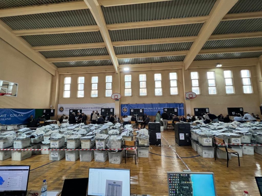 Refuzohen rreth 2400 pako me fletëvotime të votimeve me postë