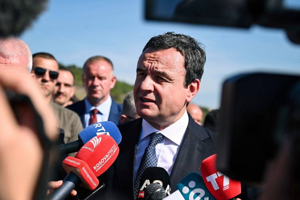 Protesta për krerët e UÇK-së në Tiranë, VV e mbështet me gjysëm fjalie, e godet Ramën dhe shumë të tjerë