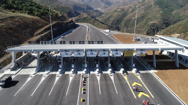 Protesta e 17 tetorit në Tiranë: Rruga e Kombit pa pagesë për 24-orë