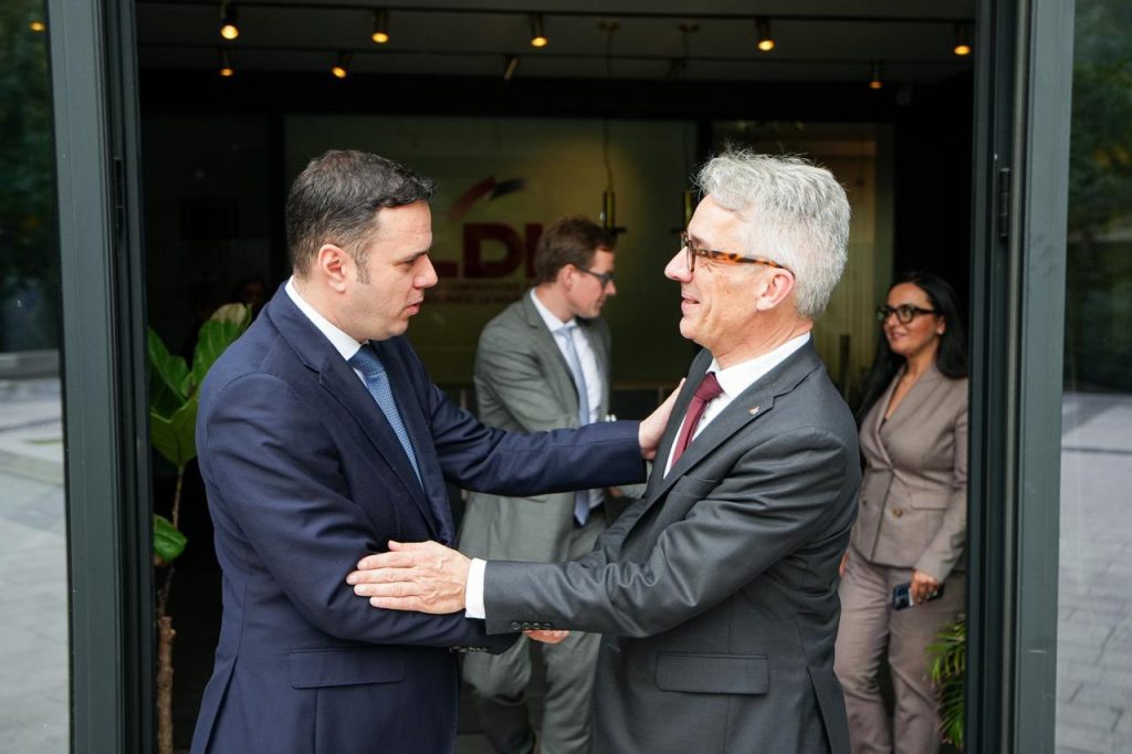 Abdixhiku takon ambasadorin e ri gjerman, Rainer Rudolph