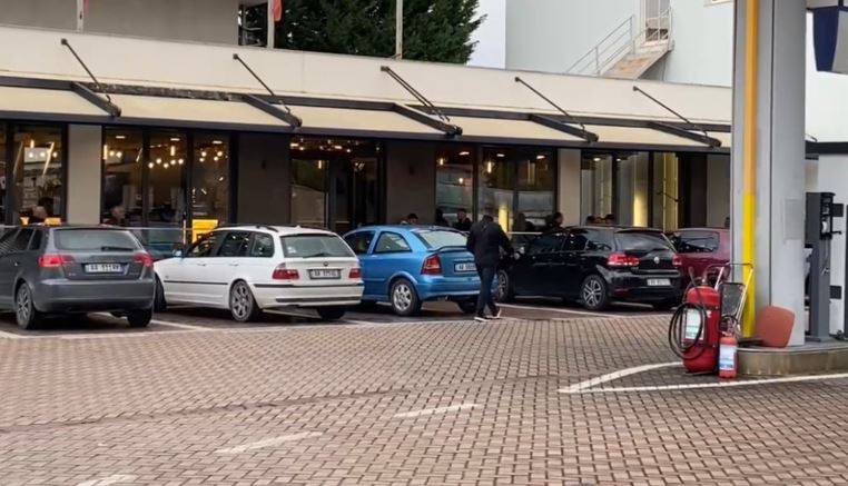 Krimi i rëndë në Durrës për një kafe, shpallet në kërkim njëri nga të dyshuarit