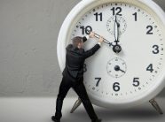 Spanja kërkon fundin e ndërrimit të orës, propozon që ndryshimi të ndalet nga viti 2026