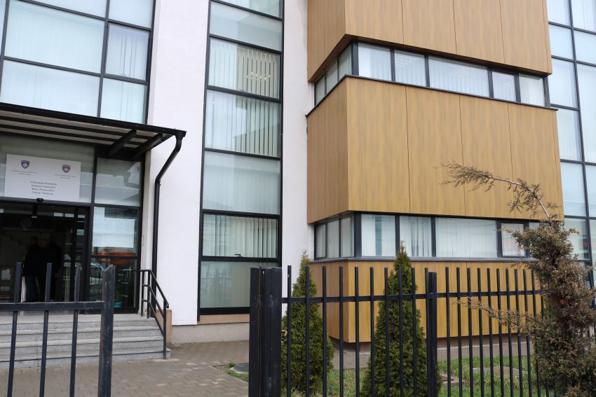 Ferizaj: Dyshohet se fshinë pamjet nga rrahja ku u përdorën edhe armët, kërkohet paraburgim ndaj dy personave