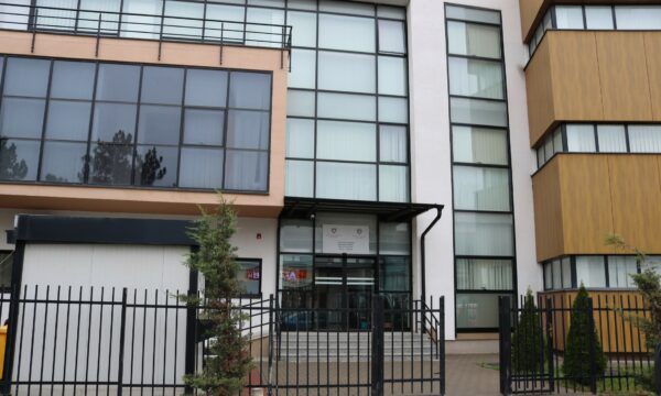 Prokuroria kërkon paraburgim për katër të dyshuarit për shitblerje narkotikësh, detaje