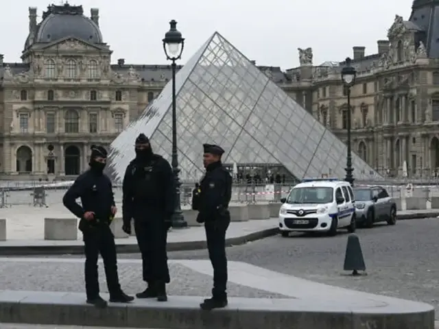 Vjedhja e bizhuterive në Louvre, pesë të dyshuar të rinj të arrestuar