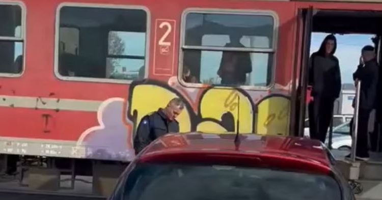 Aksident mes trenit dhe veturës në Baicë të Drenasit