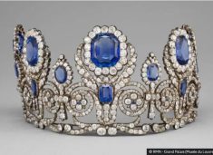 Një grua akuzohet për vjedhjen e bizhuterive në Luvër