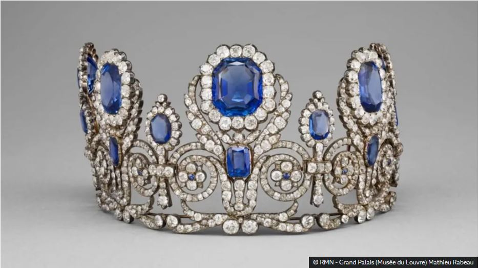 Një grua akuzohet për vjedhjen e bizhuterive në Luvër