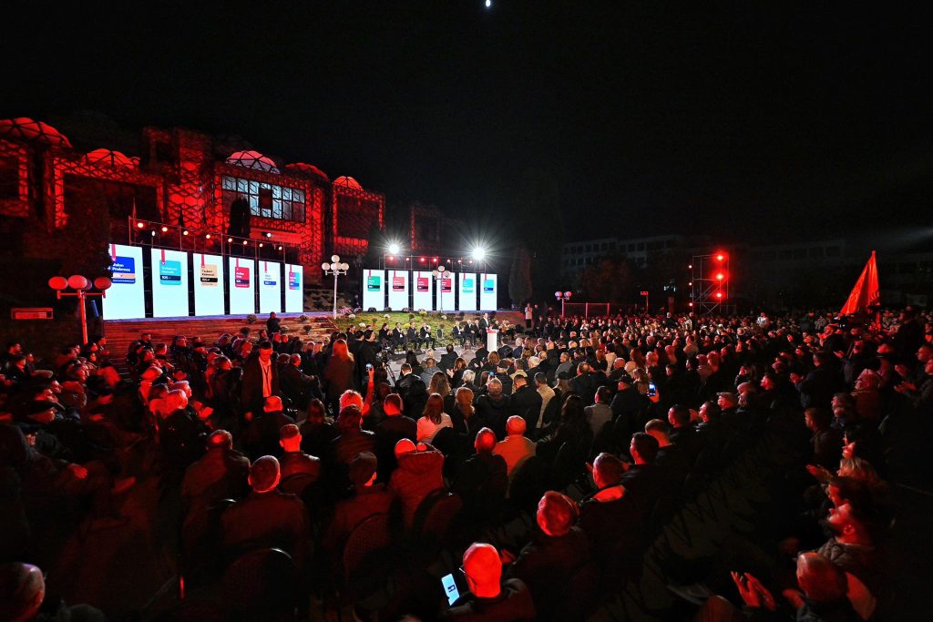 Lëvizja Vetëvendosje hap fushatën për balotazh – Albin Kurti flet për ‘bllokuesit e blloqeve’