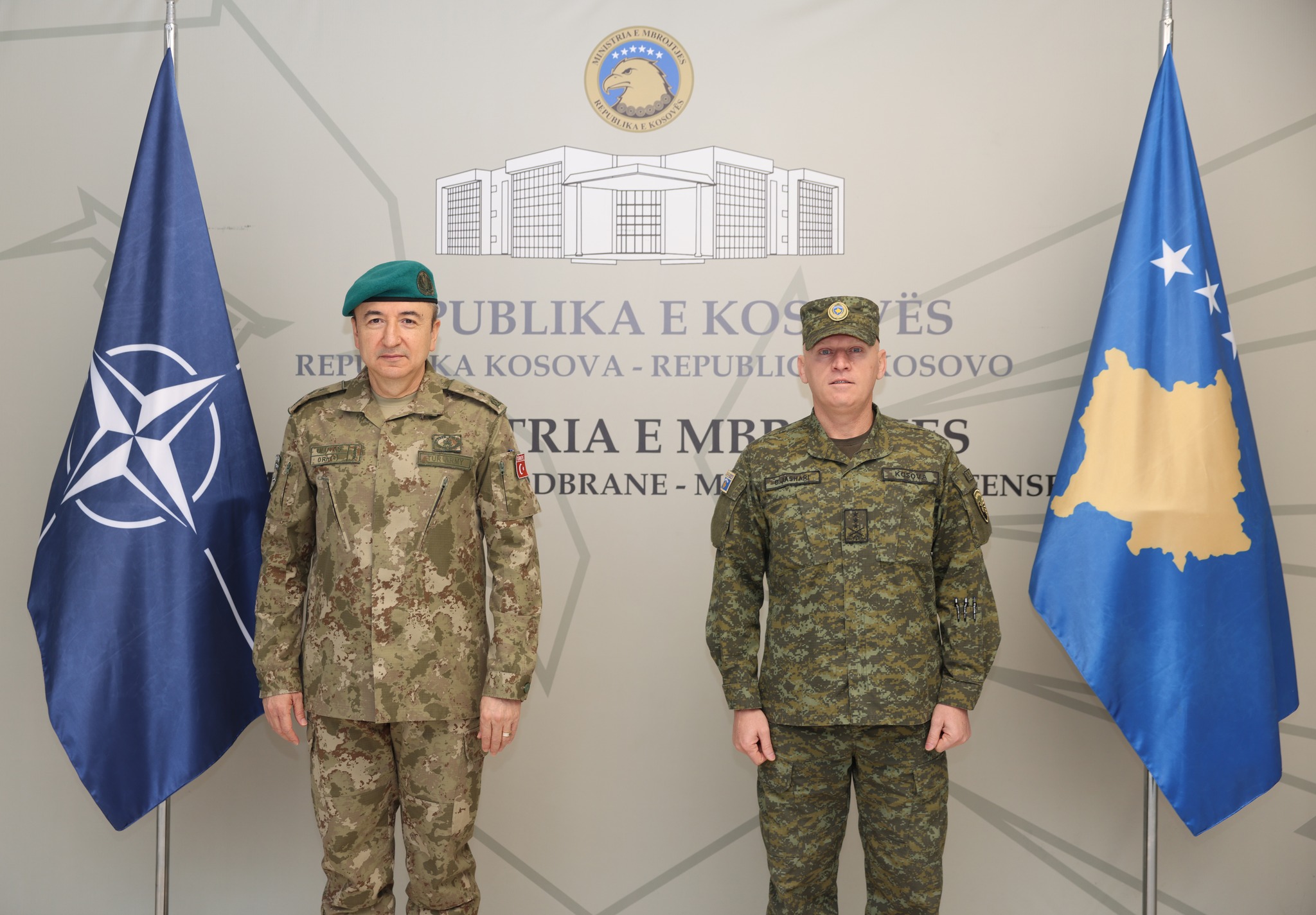 Komandanti i FSK-së Bashkim Jashari takon komandantin e KFOR-it Ozkan Ulutash – Flasin për trajnimet, stërvitjet, sfidat dhe operacionet e FSK-së