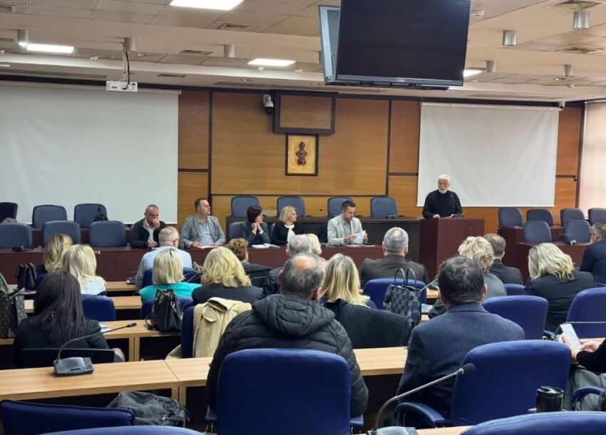 SBASHK në takimin e DKA-së në Prishtinë, diskutohet së mësimdhënësit të udhëtojnë pa pagesë me Trafik Urban