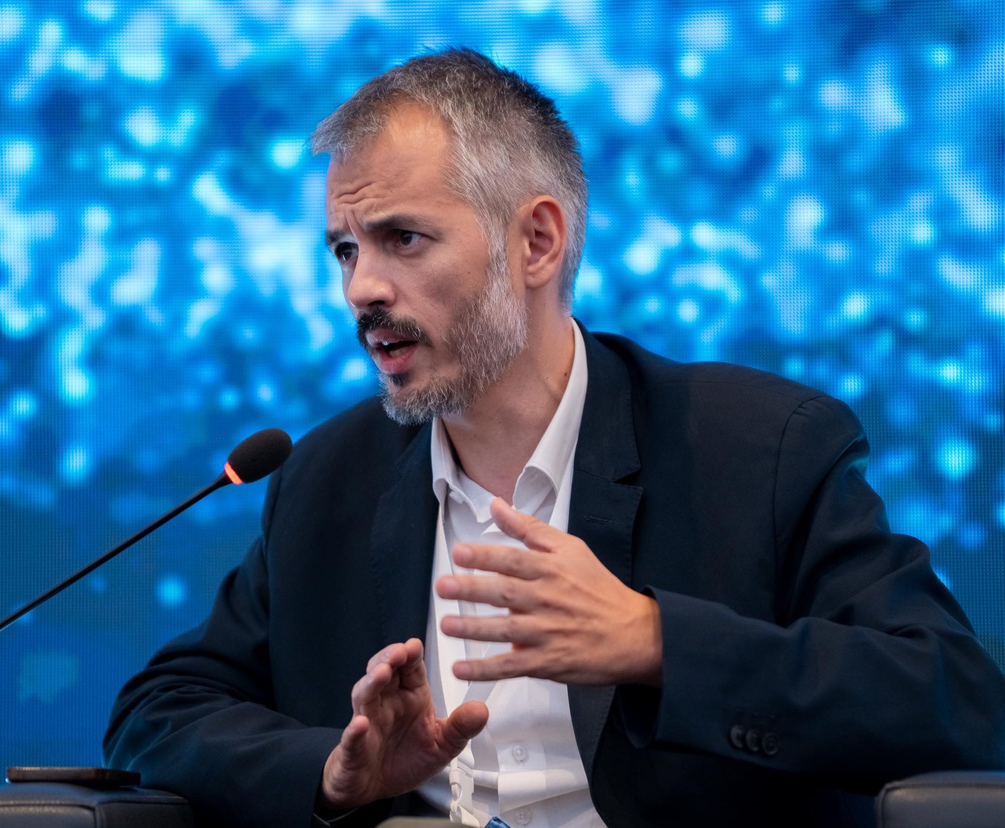 Maliqi ironizon keq më Osmanin: Shumë gjatë i ra presidentja për me thanë se zgjedhjet janë më 28 dhjetor