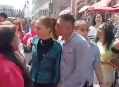 VIDEO| Ngacmohet seksualisht presidentja meksikane