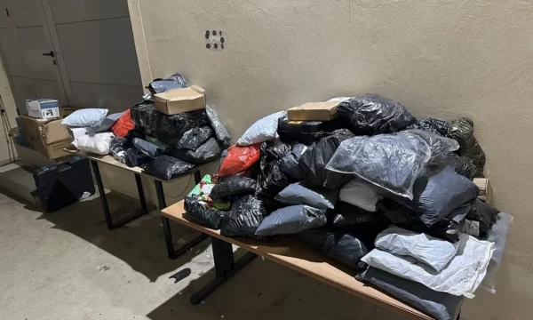 Dogana ndalon mallra të padeklaruara në Vërmicë