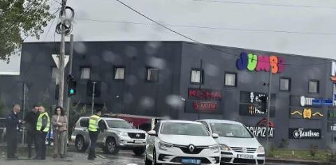 Aksident mes dy veturave te Zona Industriale