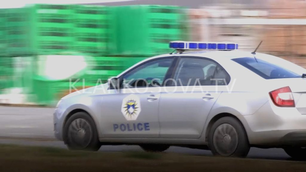 Policia i gjen bombë, armë dhe kokainë qytetarit në Prishtinë