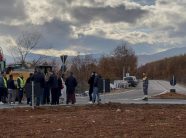 AVONET: Mashtrim publik, Qeveria po e ‘inauguron’ rrugën e papërfunduar një ditë para balotazhit