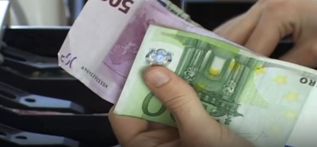 Qytetari nga Rahoveci gjen 1800 euro dhe i dorëzon në polici