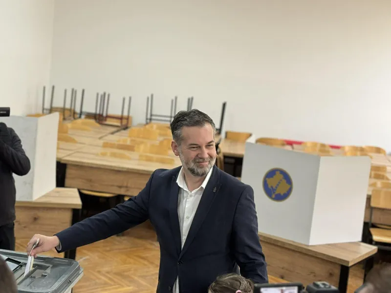 Hajrulla Çeku ushtron të drejtën e votës: Sot përmbyllim një cikël të gjatë zgjedhor – uroj katër vite të mbara për kryeqytetin