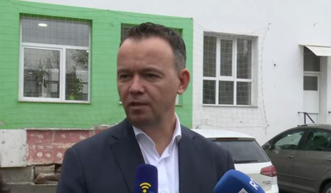 faton-peci-provokohet-nga-qytetaret-derisa-jep-deklarate-per-media