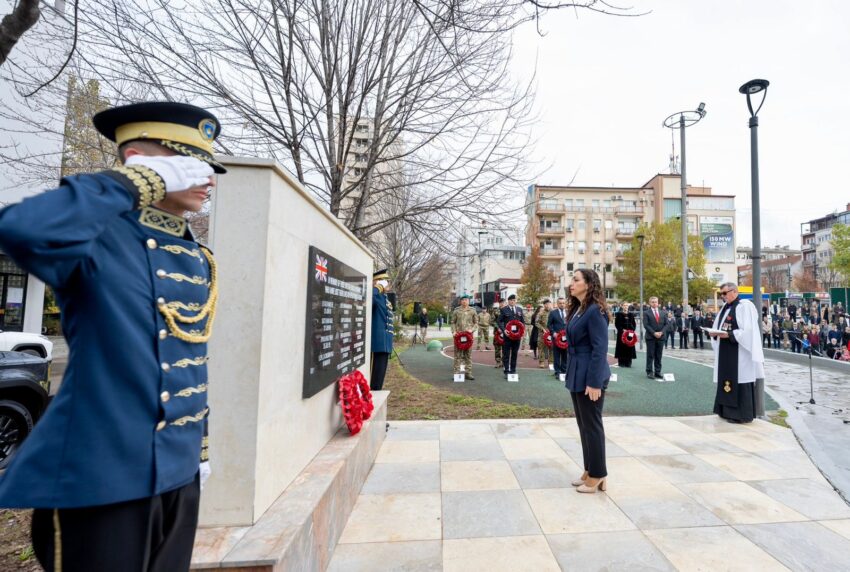 Osmani nderoi ushtarët britanikë në Ditën e Përkujtimit të Mbretërisë së Bashkuar