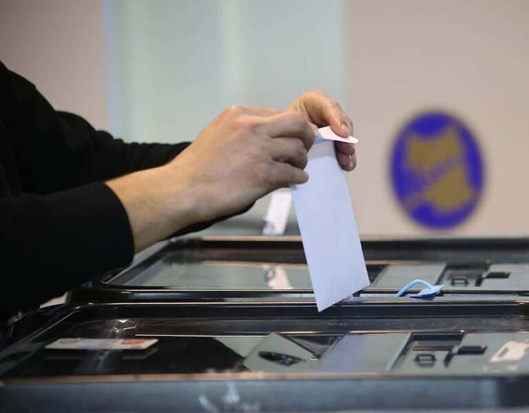 Exit Poll-i për Mitrovicë: Arian Tahiri fiton ndaj Faton Pecit me 50,34%