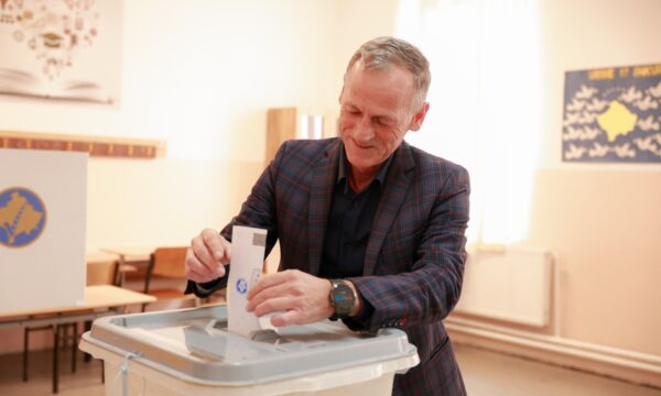 Osmani uron Prebrezën për fitoren në Fushë Kosovë