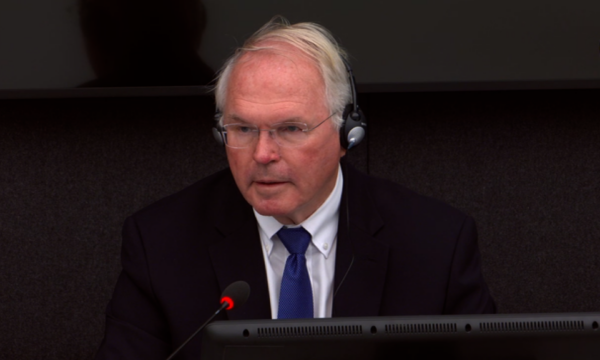 Hill  Holbrooke i kërkoi Rugovës të takohej me Millosheviqin  ai shqetësohej nëse kjo ishte ide e mirë  edhe unë kisha rezerva