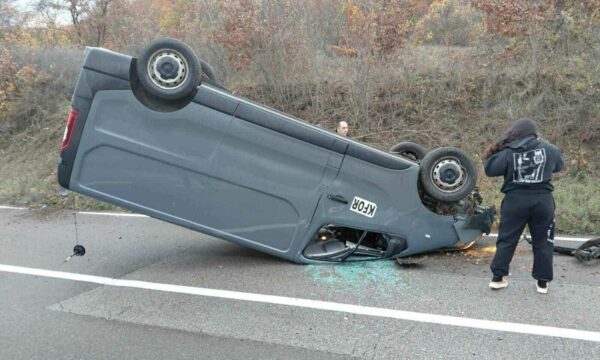 Vetaksidentohet automjeti i KFOR’it amerikan në Veri, tre persona të lënduar