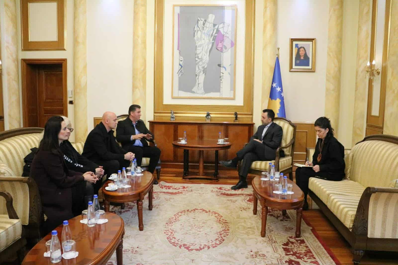 Basha takon përfaqësuesit e Sindikatës së Pavarur të RTK-së dhe Shoqatës Sindikale të Radio Kosovës