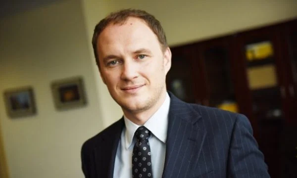 Dita e parë dëshmisë së Chris Hill në Speciale, Selimi: Po e demolon insistimin e Prokurorisë se UÇK kishte zinxhir komandues