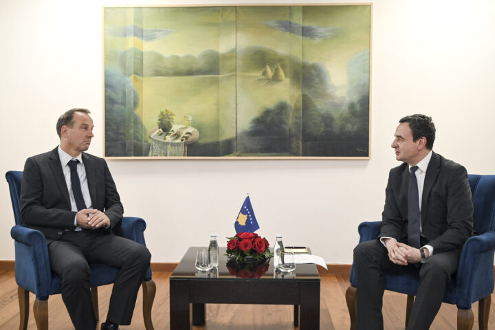 Kurti pret në takim drejtuesit e organizatës zvicerane Helvetas