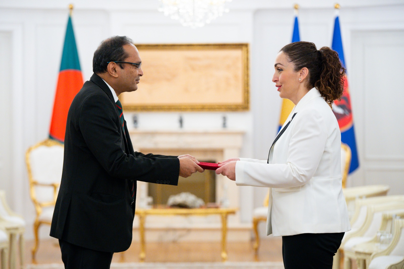 Vjosa Osmani pranon letrat kredenciale nga ambasadori i ri i Bangladeshit