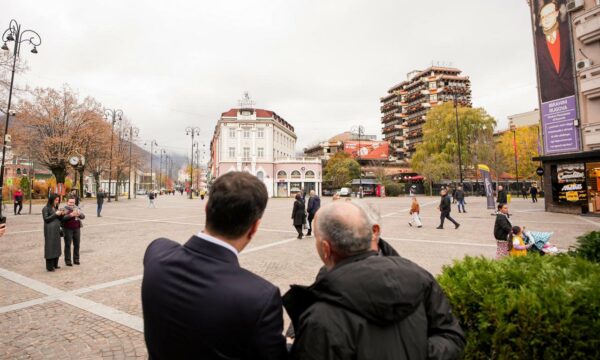 Abdixhiku shkon në Pejë, uron Gazin për fitoren: Peja nuk e duron dot arrogancën, as mashtrimin