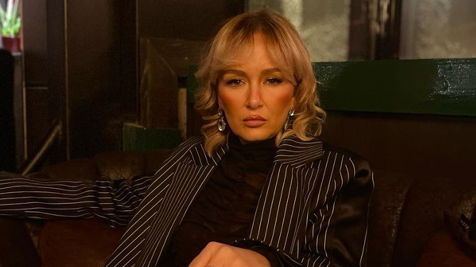 Adriana Matoshi: O flaka ju daltë krejt juve bashkë me mahallën e Lushtakëve se nuk vidhet Mitrovica!