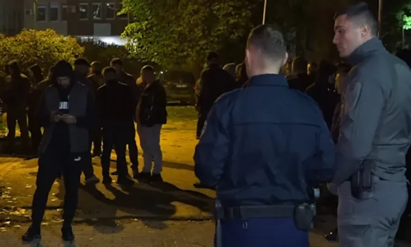Qytetarët tentojnë të ofrohen te Qendra e Numërimit, reagon policia
