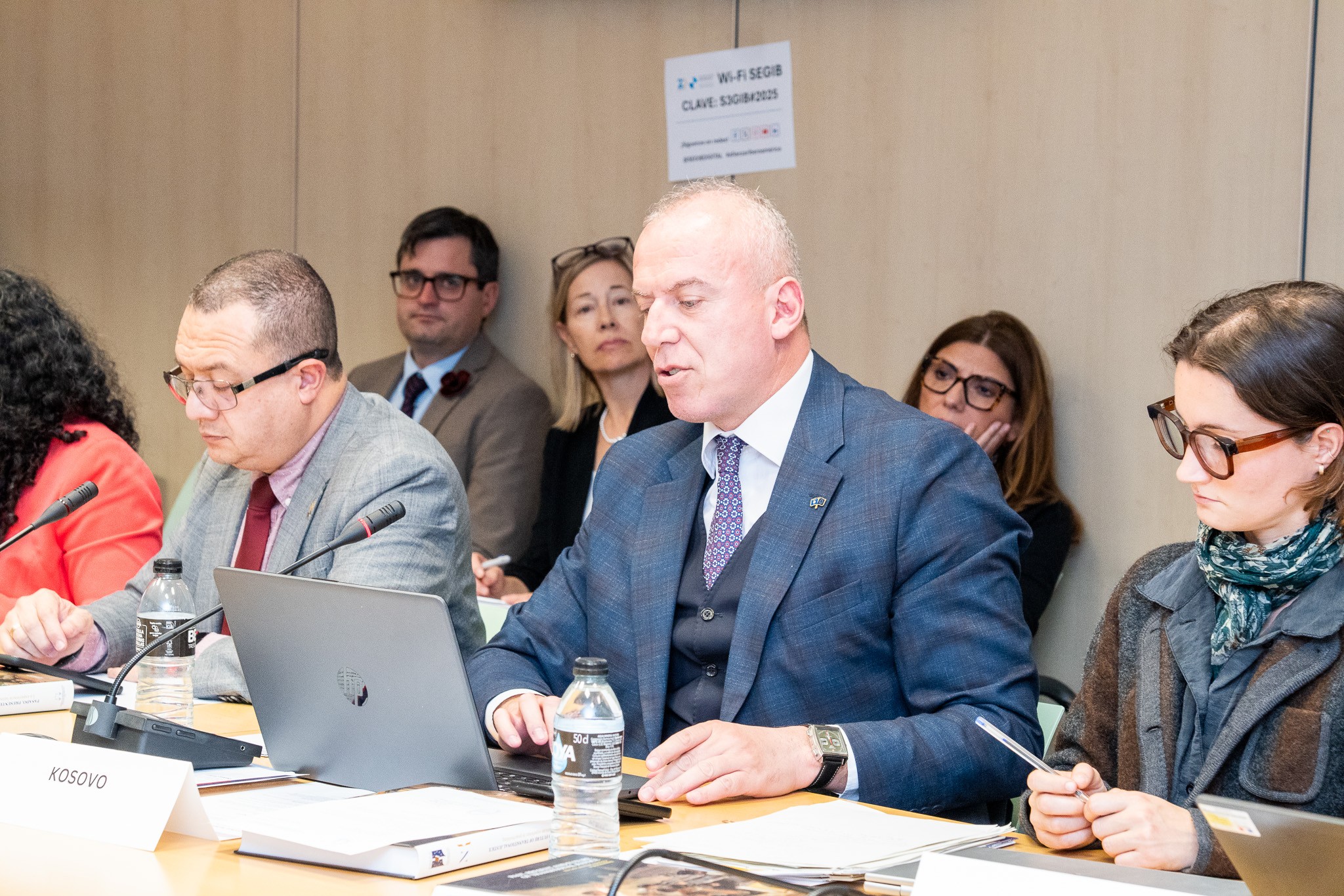 Zëri i Kosovës për drejtësi – Vigan Qorrolli flet në Madrid për luftën kundër korrupsionit