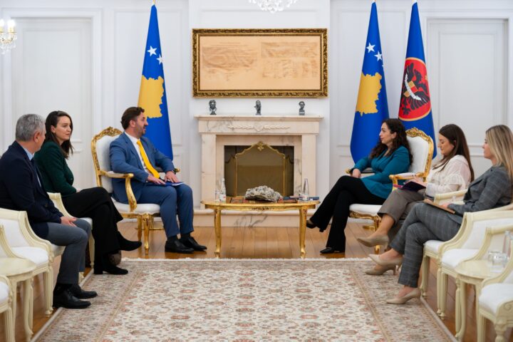 Osmani priti në takim përfaqësuesit e Institutit për Krimet e Kryera Gjatë Luftës në Kosovë