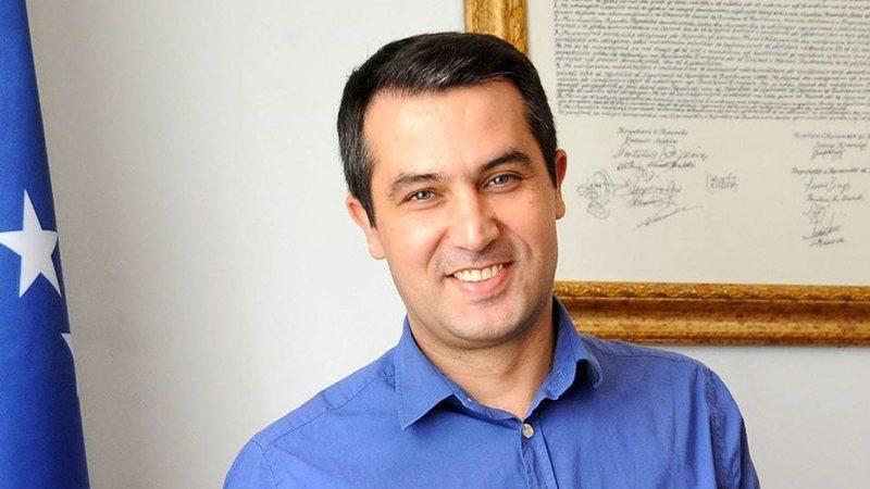 Adil Behramaj: Memli Krasniqi përballoi sfida që shumë të tjerë s’do mund t’i përballonin