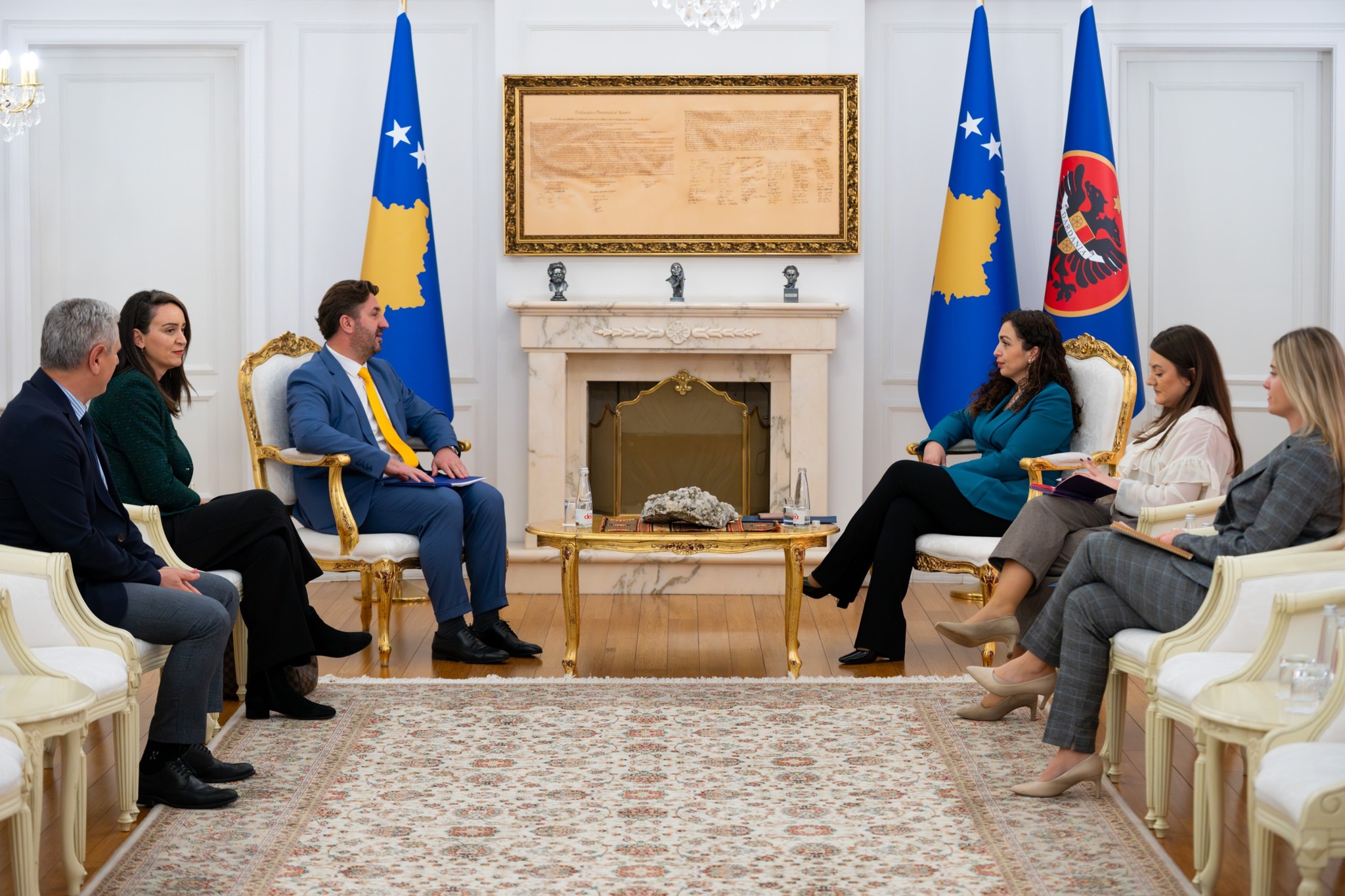 presidentja-osmani-dokumentimi-i-krimeve-te-luftes-eshte-themelor-per-te-verteten-dhe-drejtesine