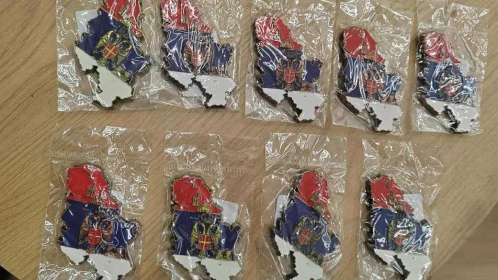 Serbia sekuestron suvenire që tregojnë realitetin në hartë