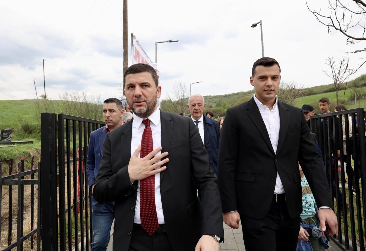 Reagon djali i Hashim Thaçit pas dorëheqjes së Memli Krasniqit: Faleminderit për udhëheqjen me ndershmëri