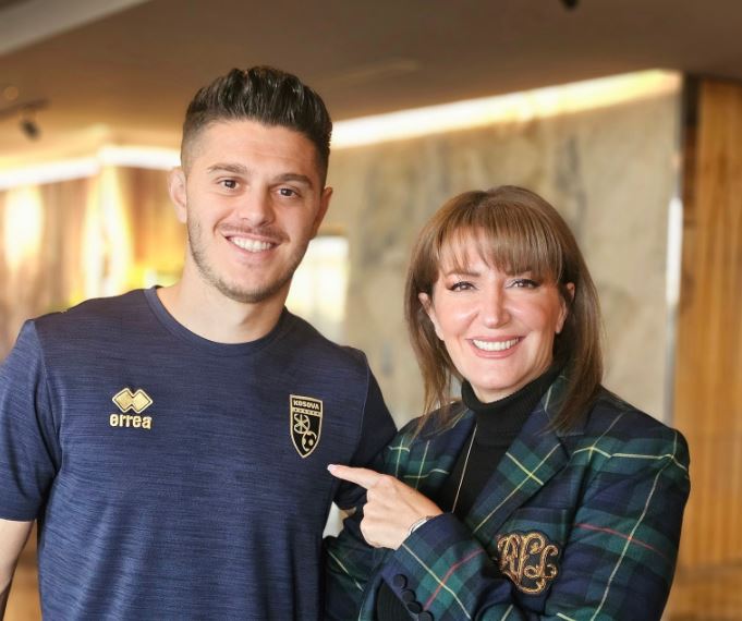 Jahjaga takon Rashicën: Kosova s’ka nevojë për stres, vetëm për gola në ndeshjet e radhës