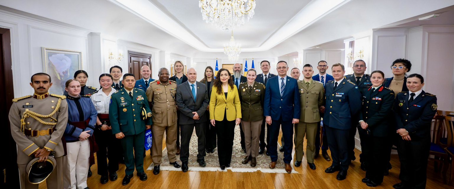 Presidentja Vjosa Osmani priti gjeneralë dhe oficerë nga 16 shtete në kuadër të simpoziumit ISOMA