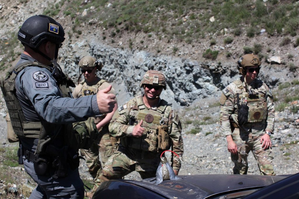 KFOR-i dhe Policia e Kosovës gjejnë 10 detonatorë në Leposaviq